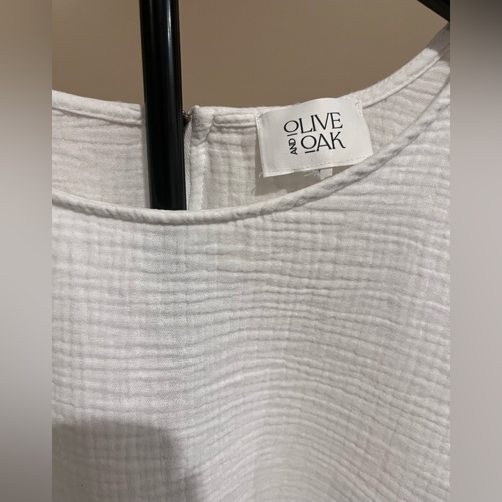 Olive & Oak Textured White Scoop Neck Cap Sleeve Blouse - Picture 2 of 7